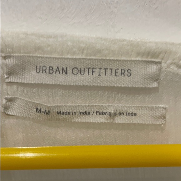 White Lace blouse. Size medium - Picture 2 of 3